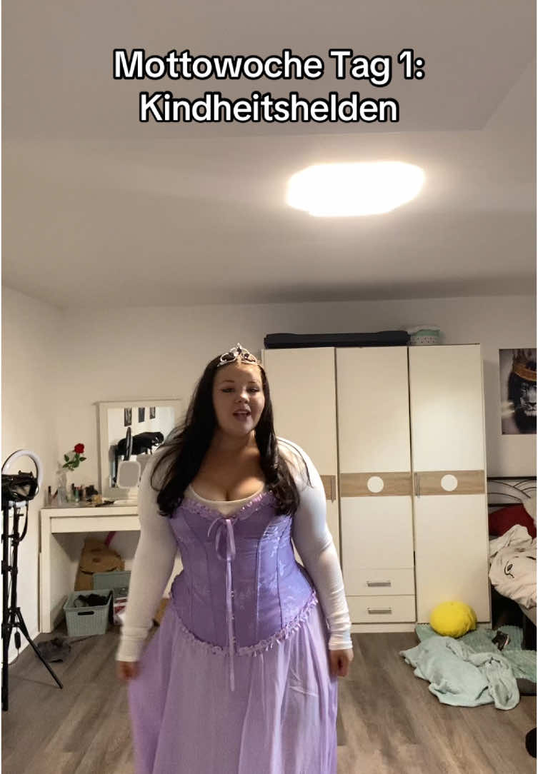 @𝕷𝕬𝖀𝕽𝕬 <3