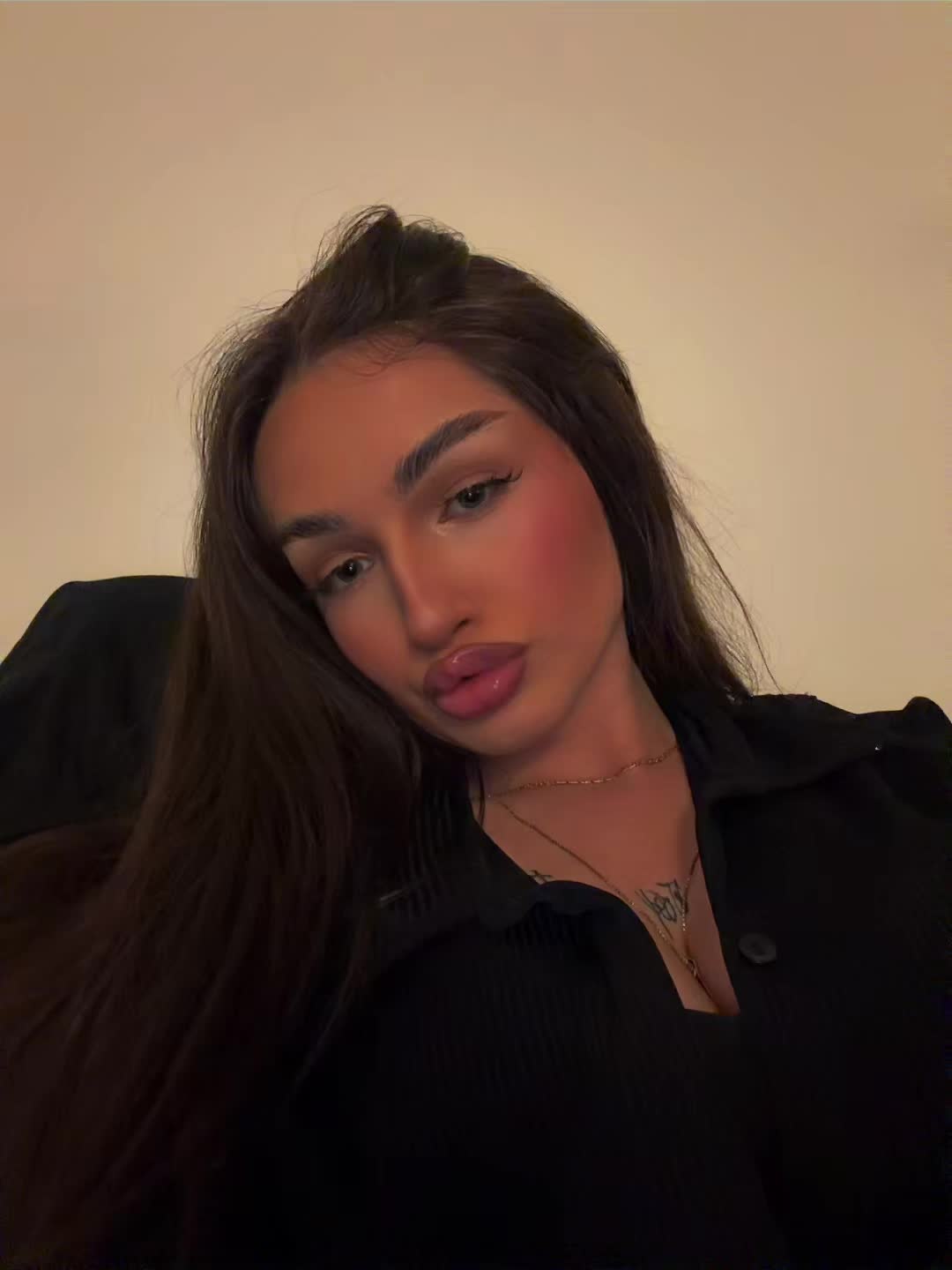 @𝒱