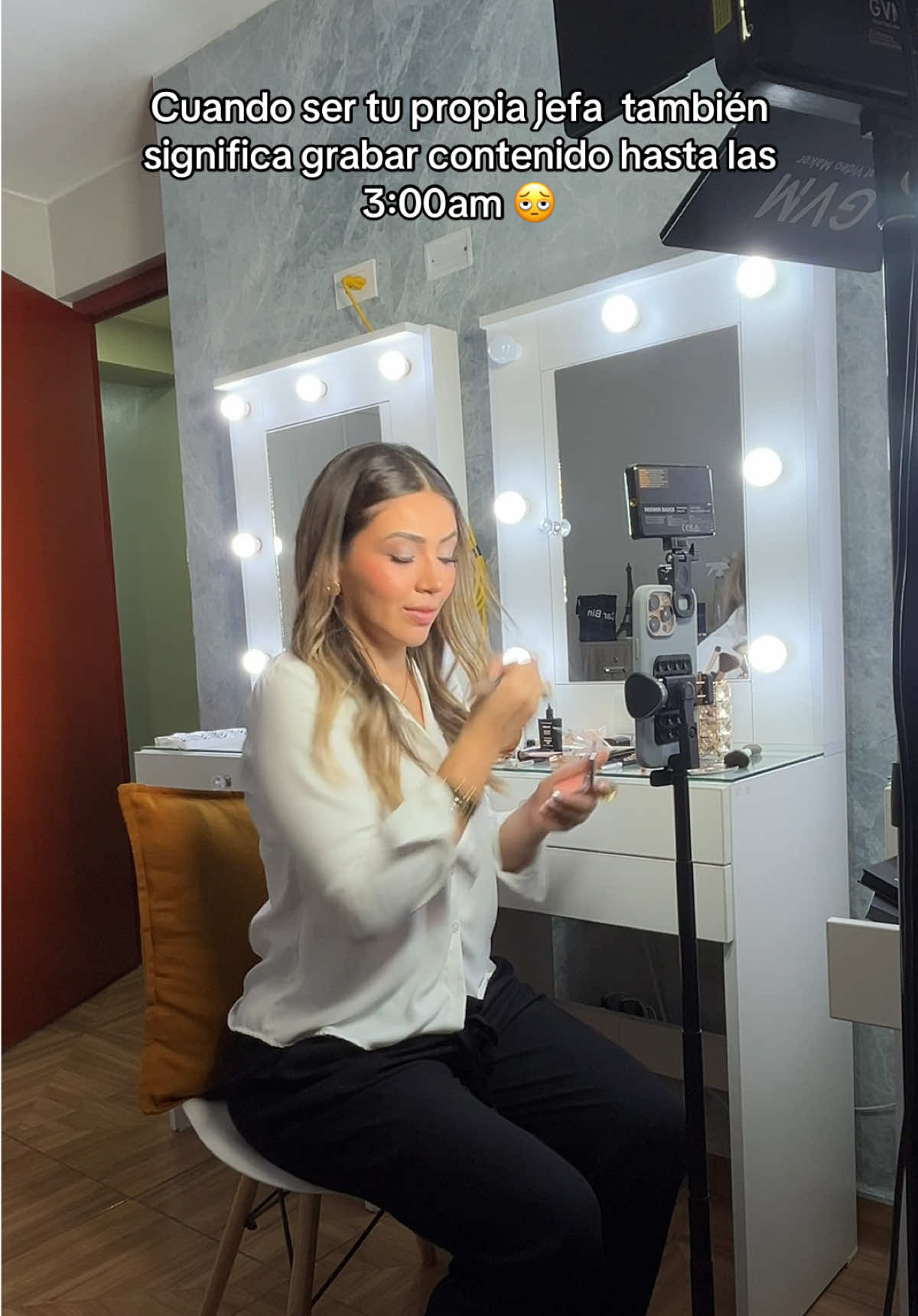 @lesliemakeupartist