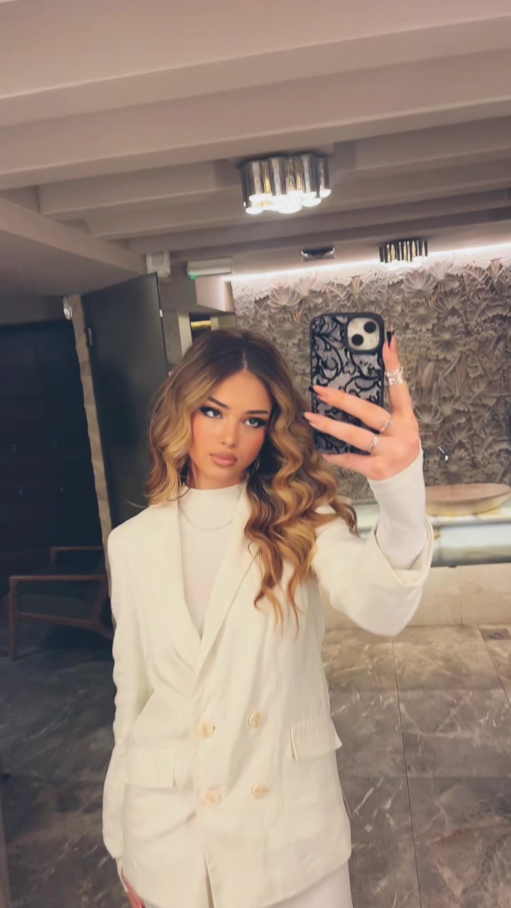 @isidora