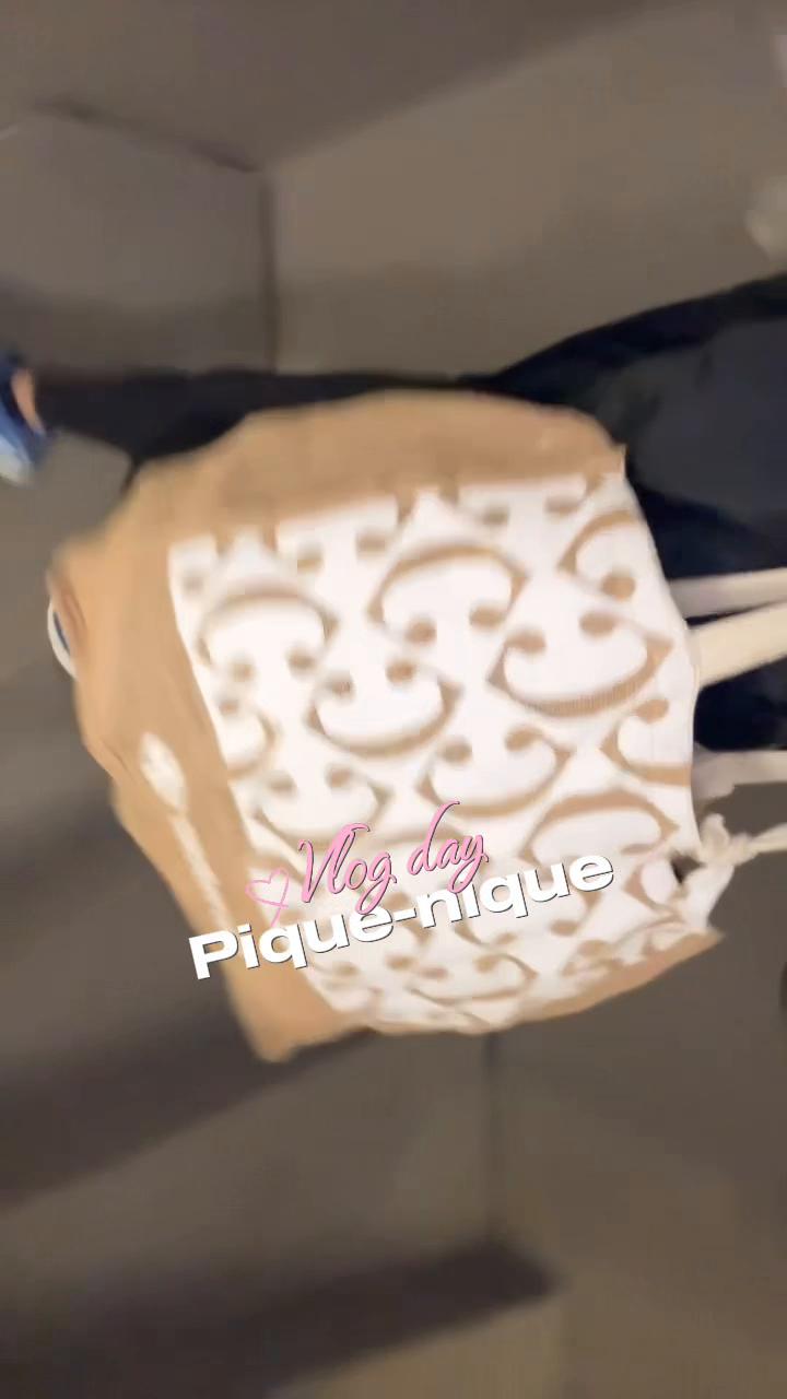 @𝒶𝒹ℯ𝓁ℯ .
