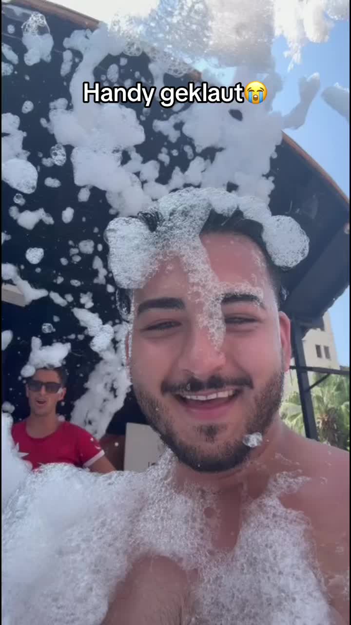 @CleliaKadir🇹🇷Soley🇮🇹Cicci