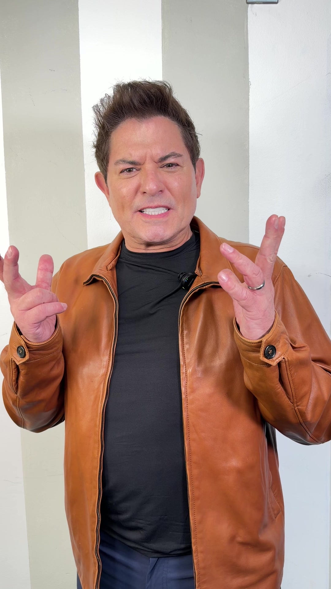 @Ernesto Laguardia Oficial