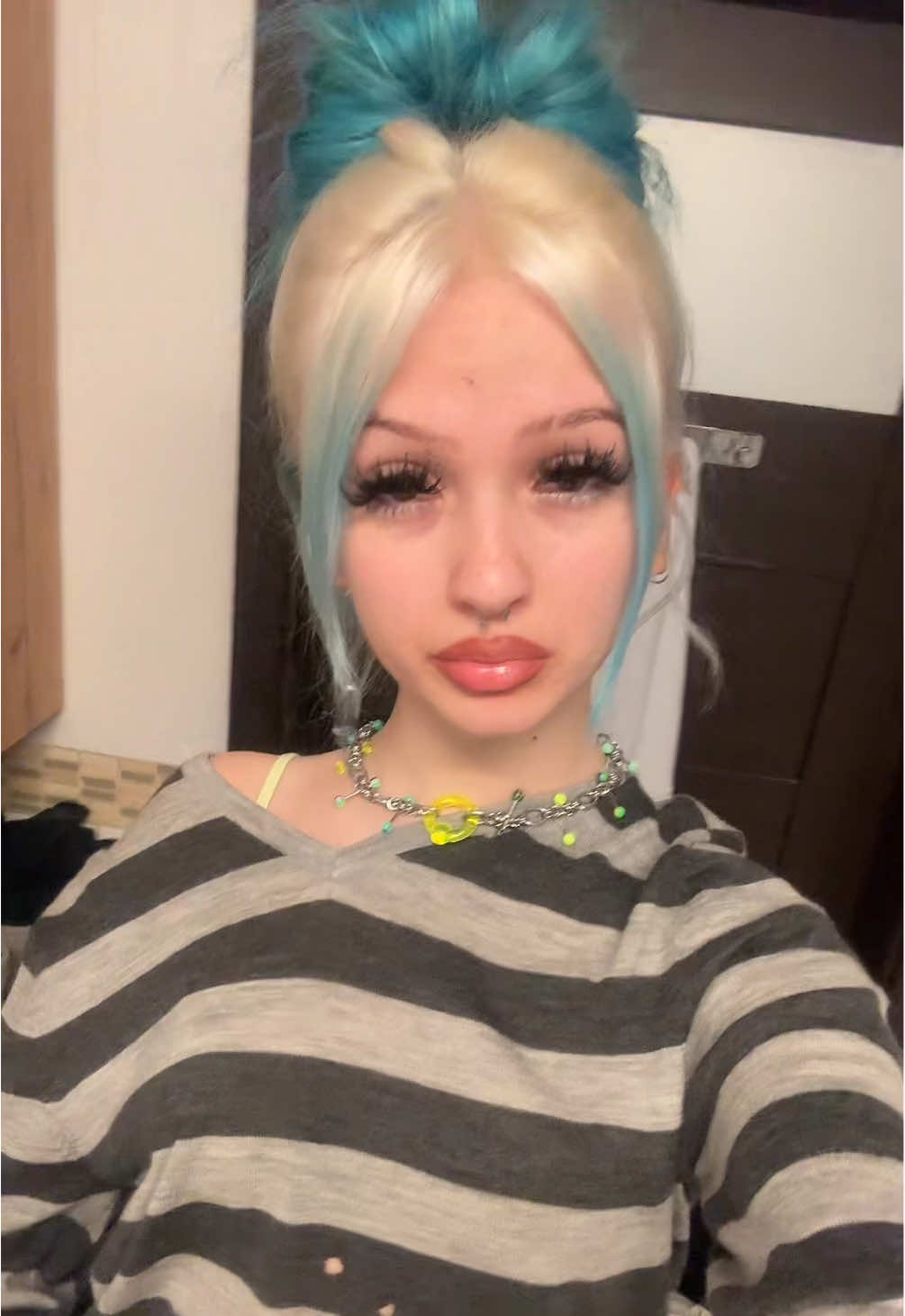 @⃟
