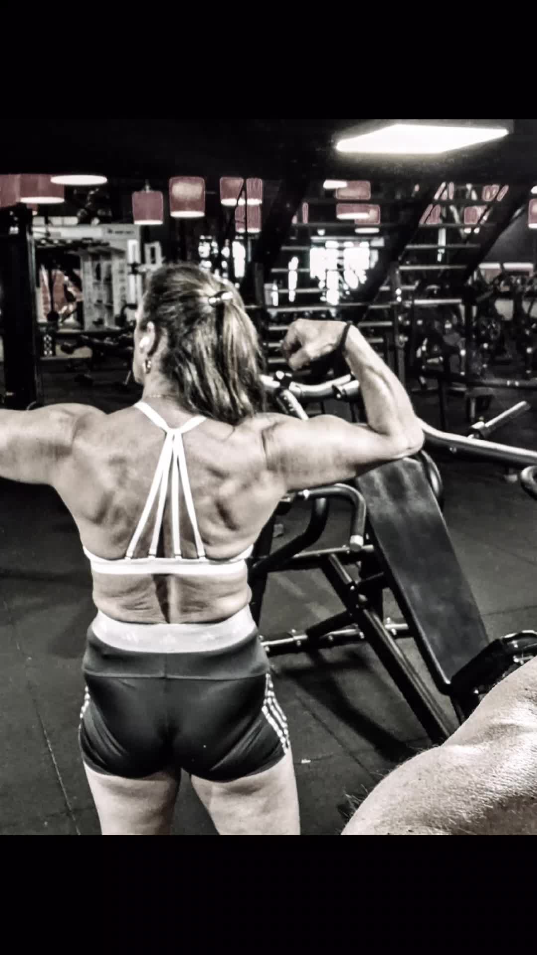 @🤛MuscleGrannyGeess 🤜