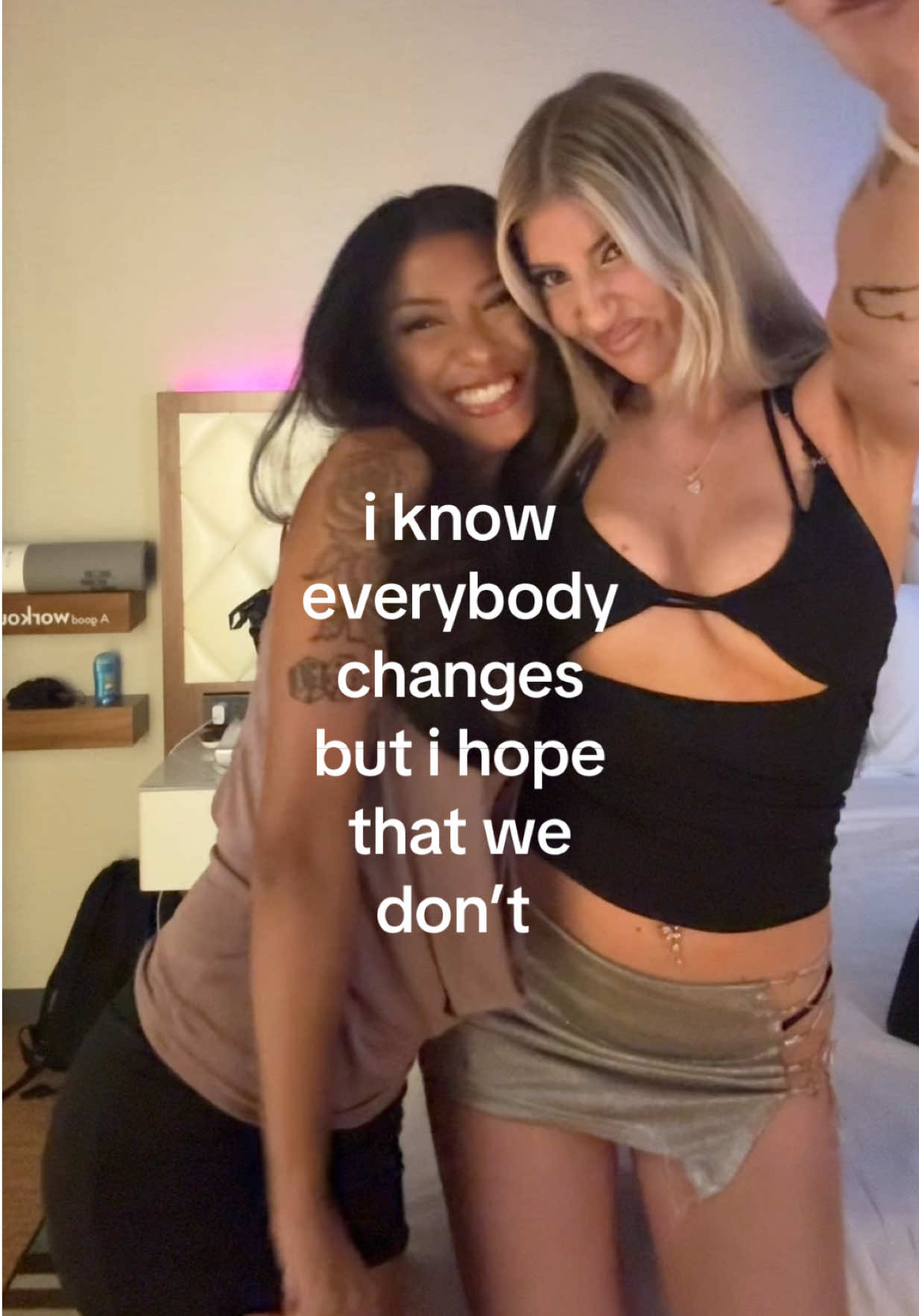 @adriennelouis