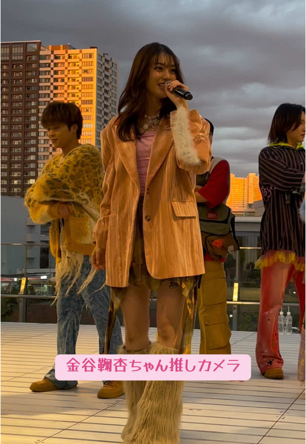 @く