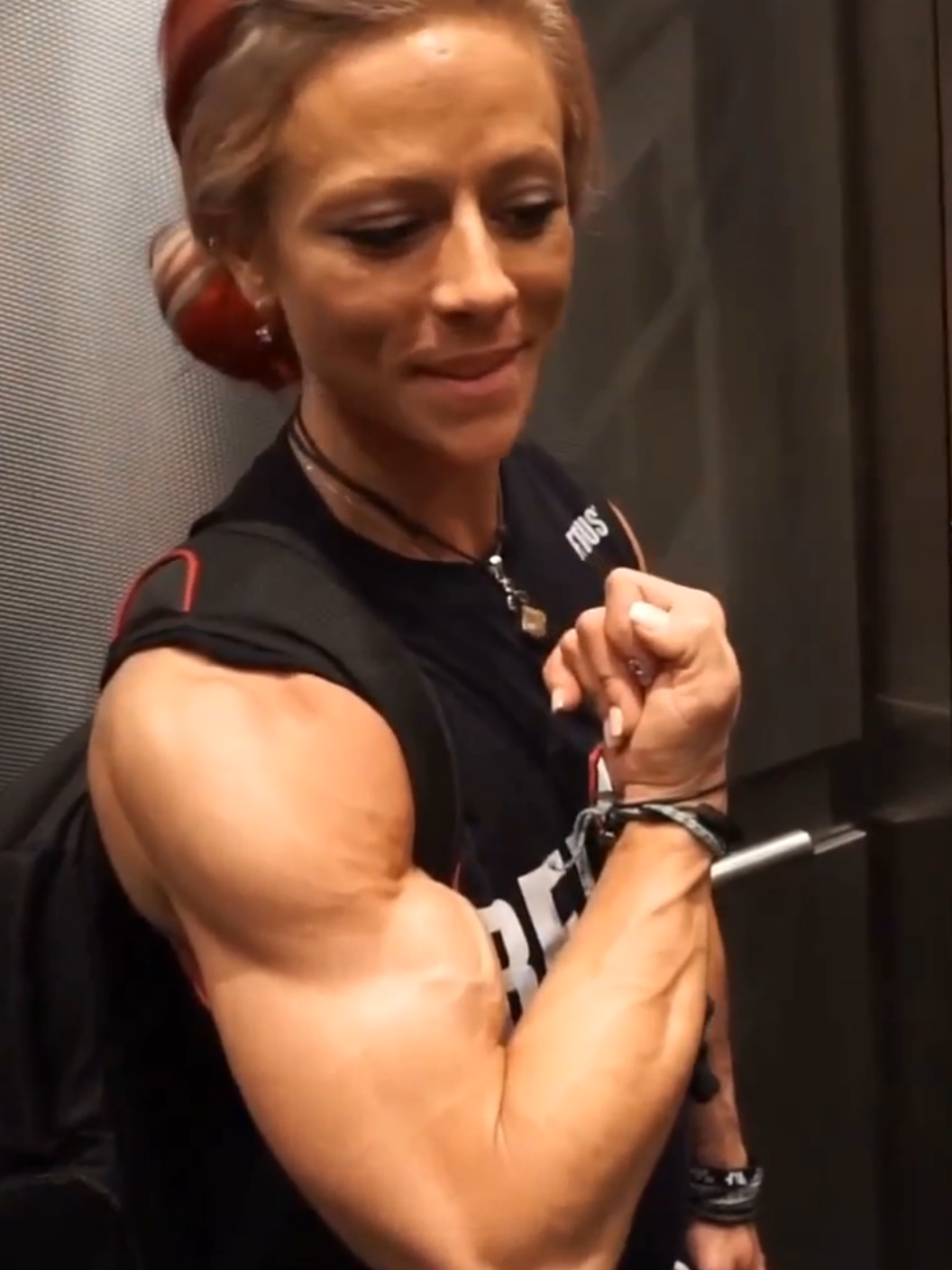 @muscle.girl.queens