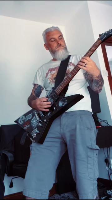 @Riffslickstricks