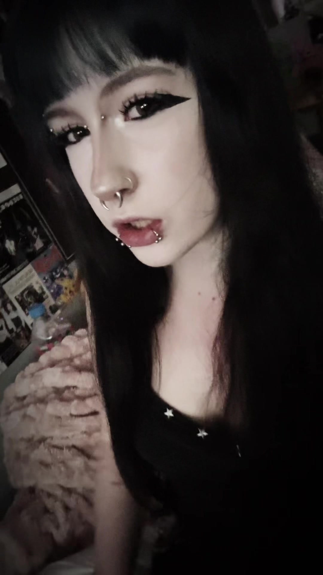 @Ellie🦇