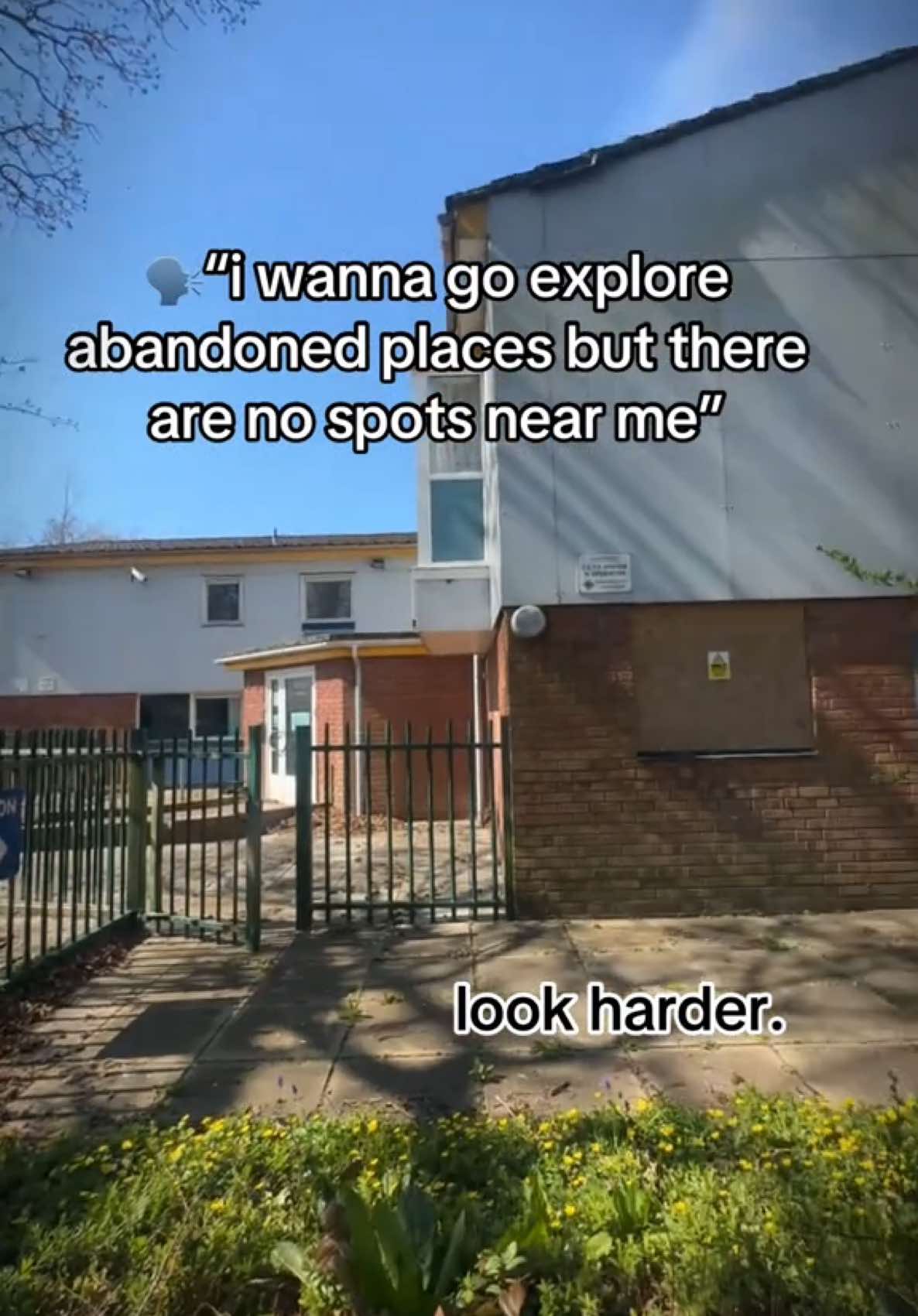 @🏚️