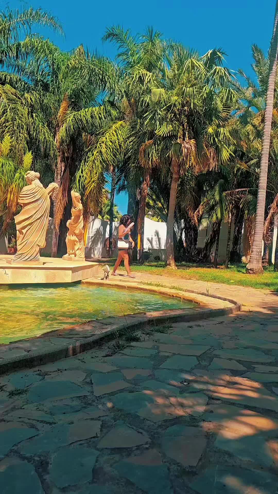 @mona
