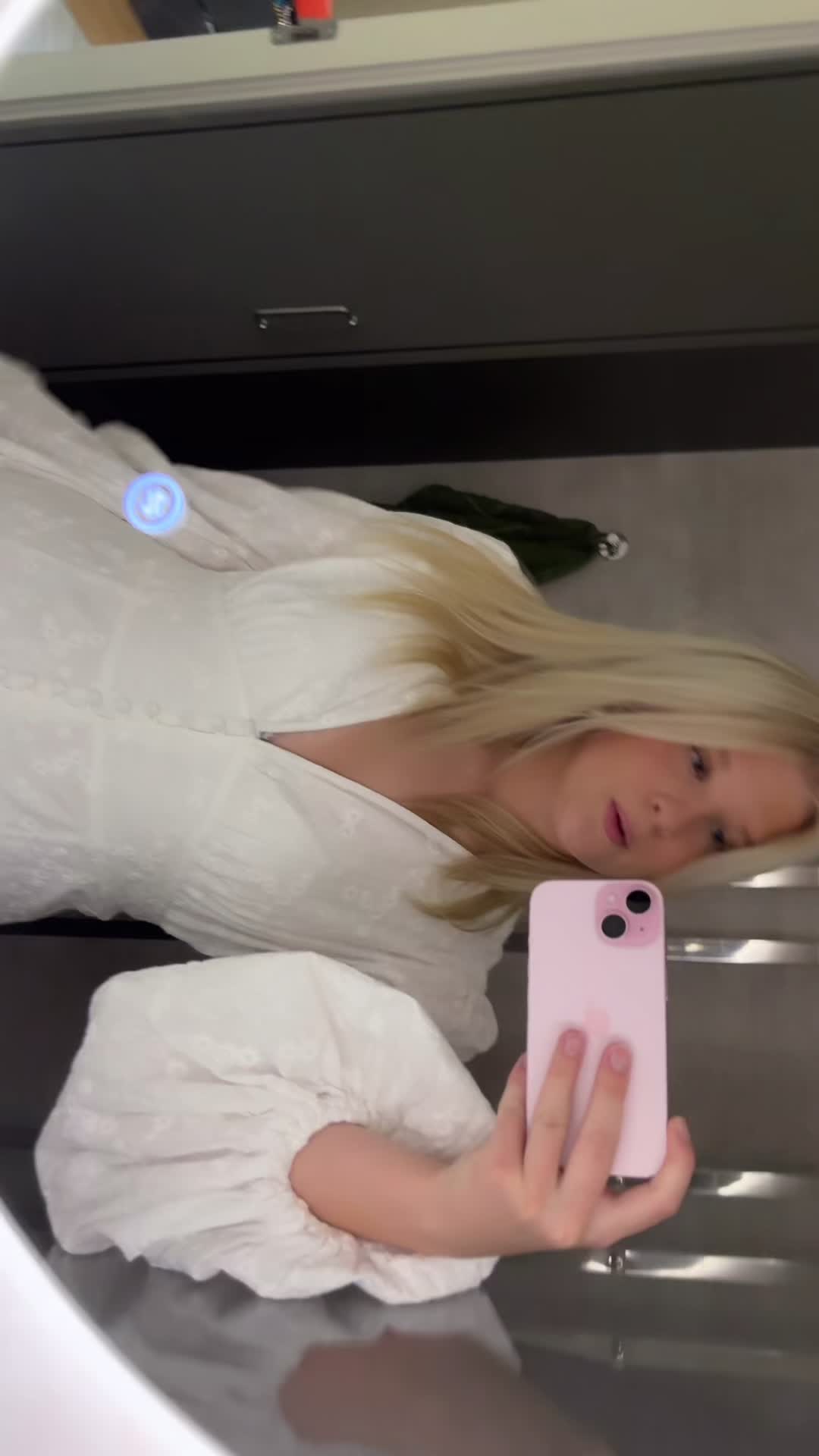 @ellasriktigaspam