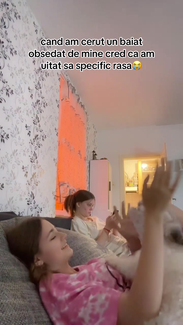@AnamariaB.