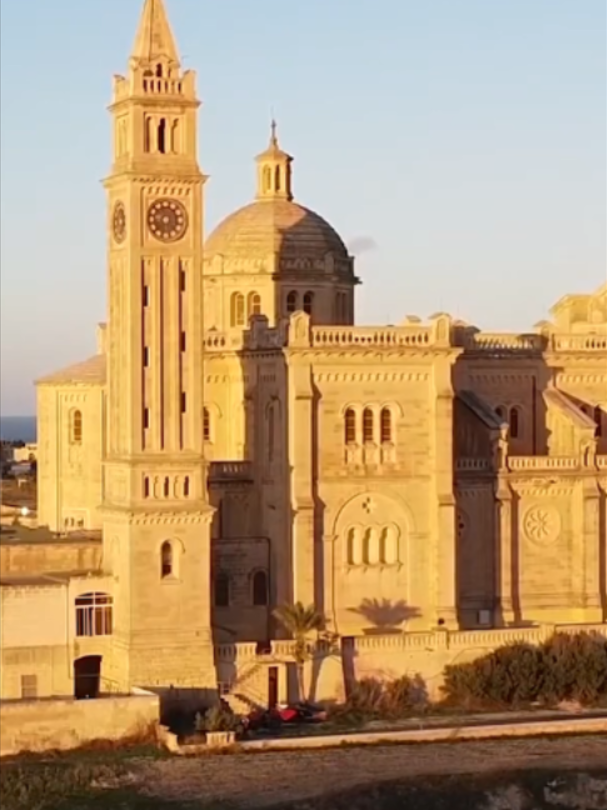 @VisitGozo