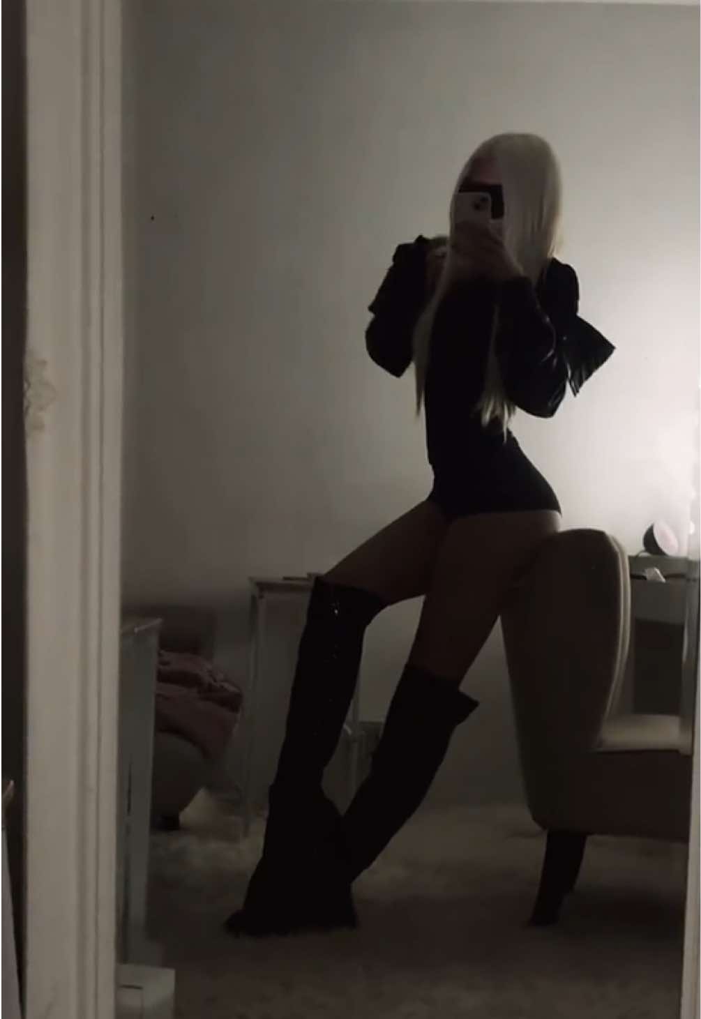 @⃟