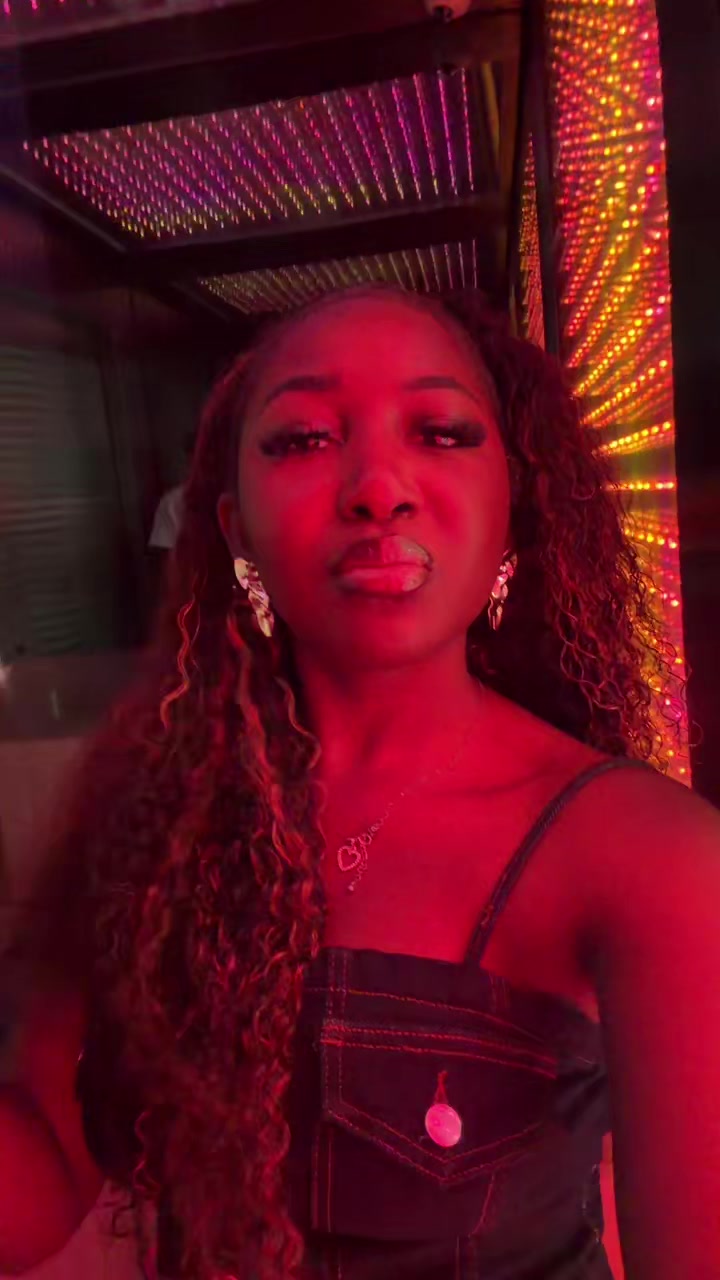 @SARAH🤎.