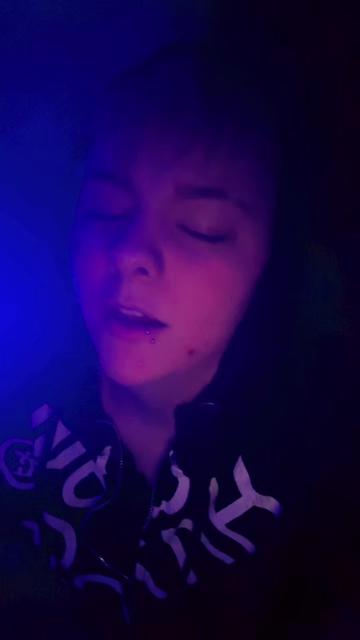 @Phoebegetsturnedonbytouchednos