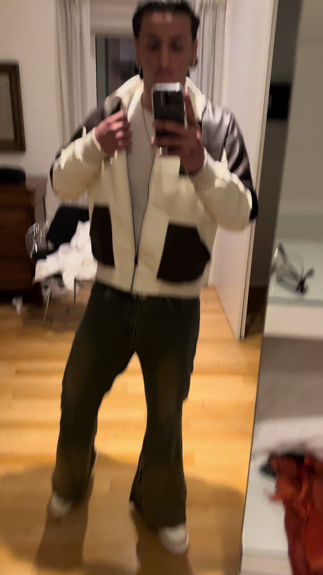 @®️ A Y A N