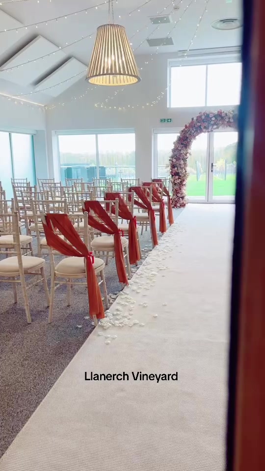 @Wedding flower & venue stylist