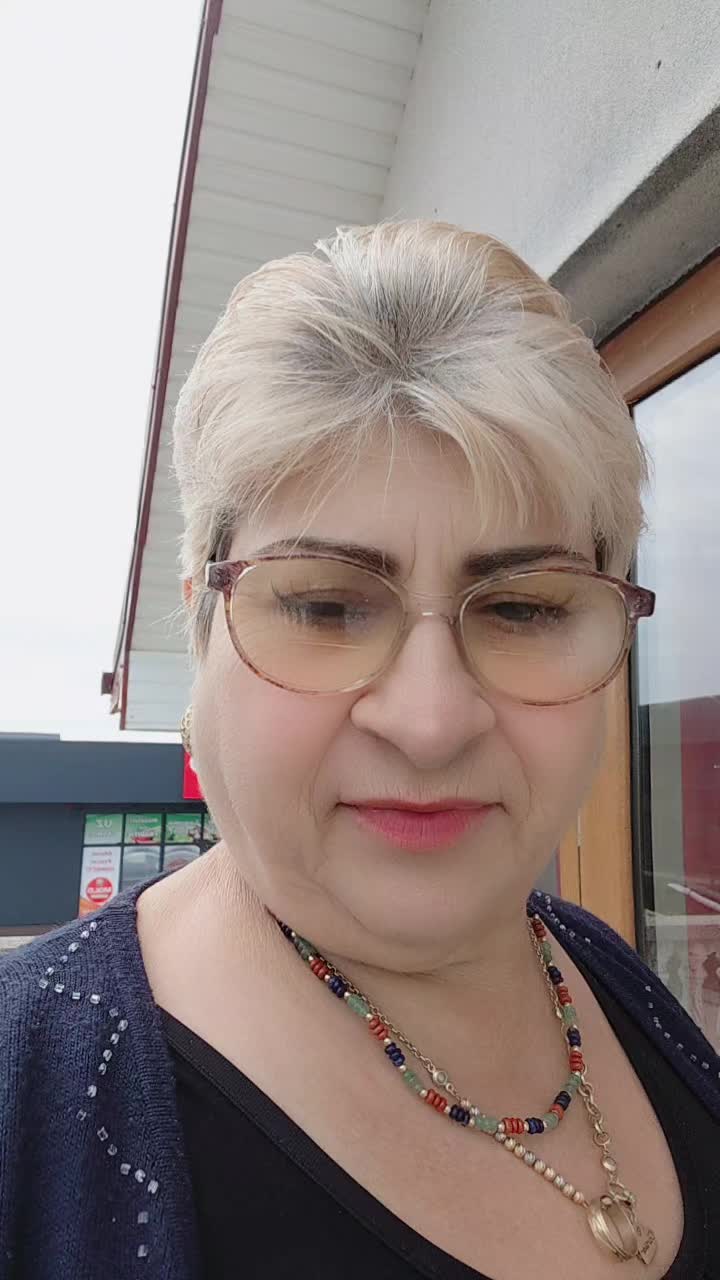 @Elyilie
