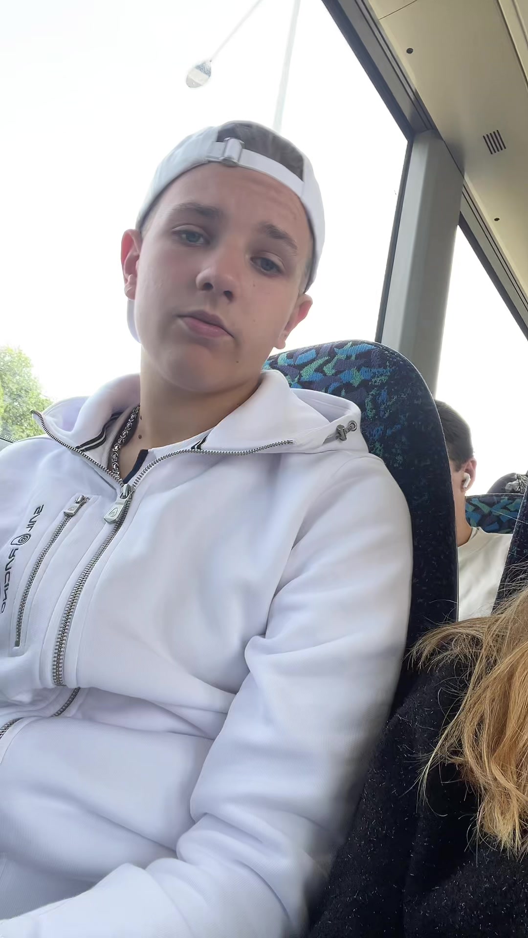 @Nikolasspamm😇