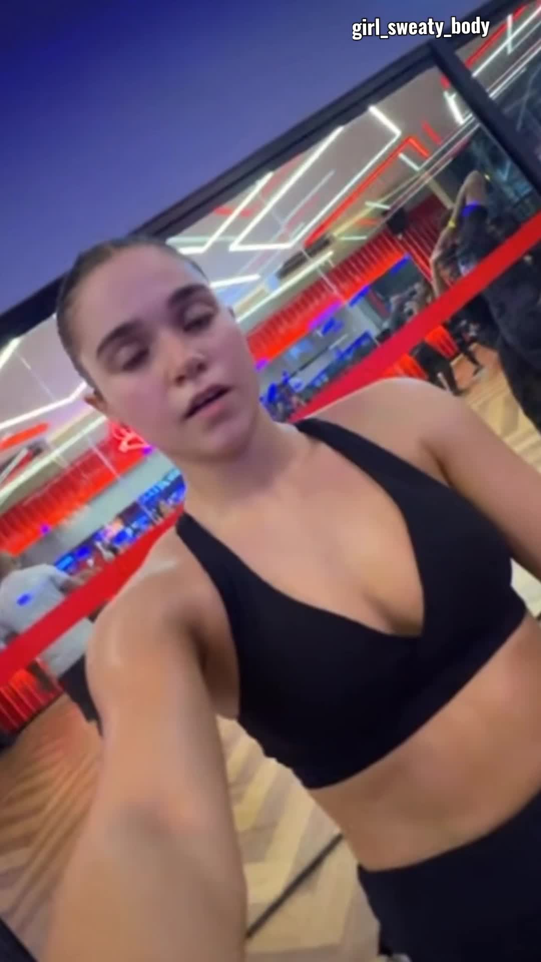 @girl_sweaty_body