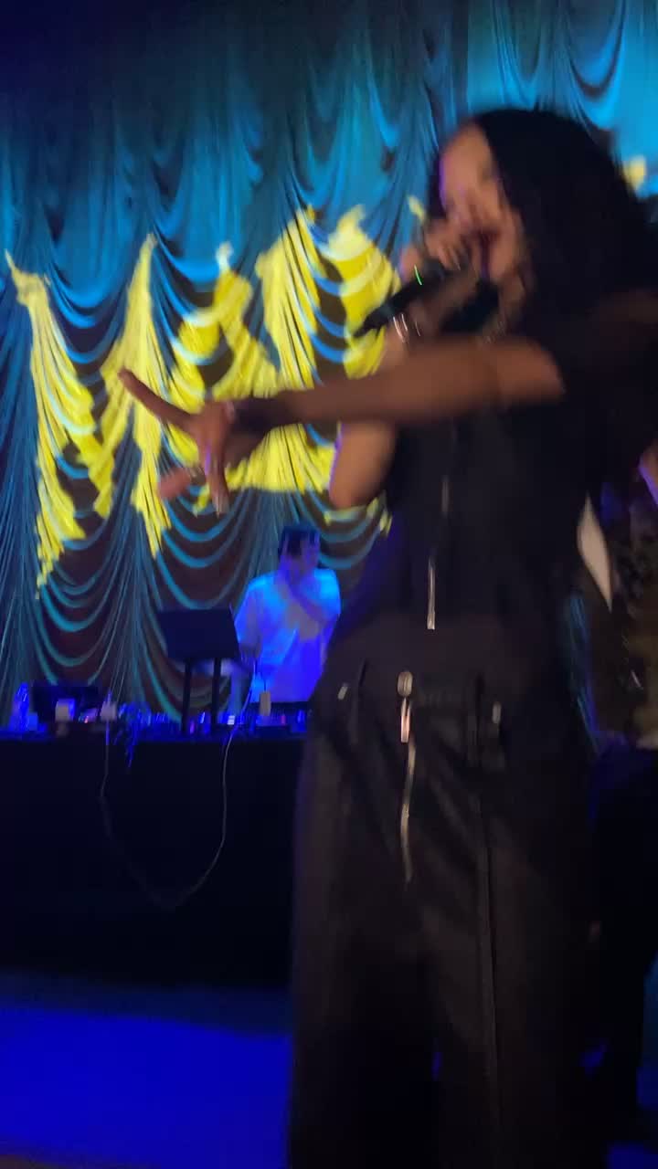 @️