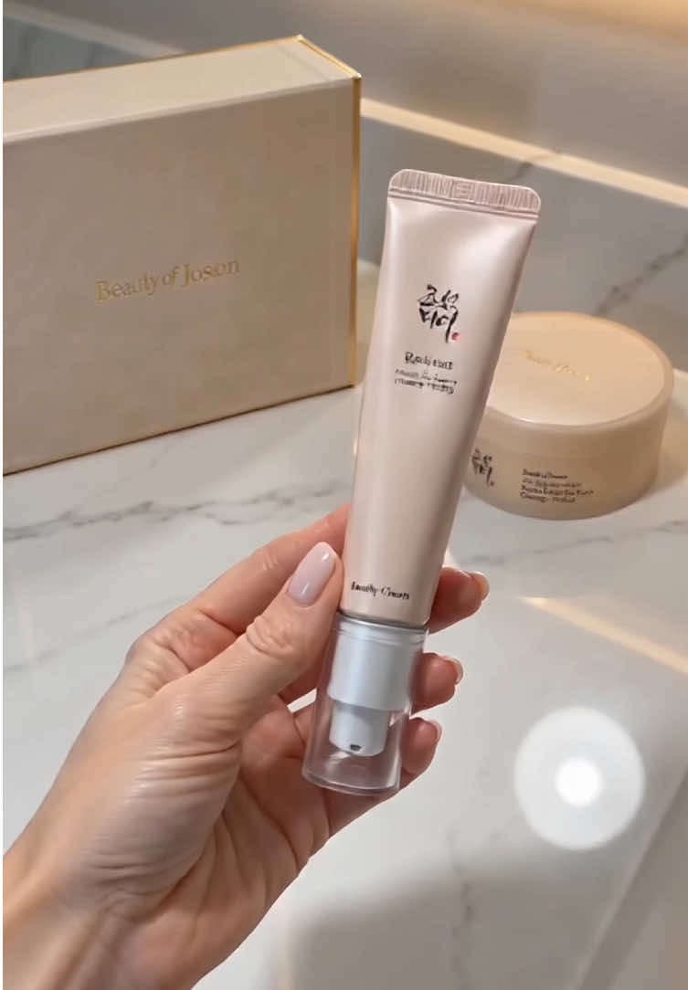 @UK Beauty Finds Mia