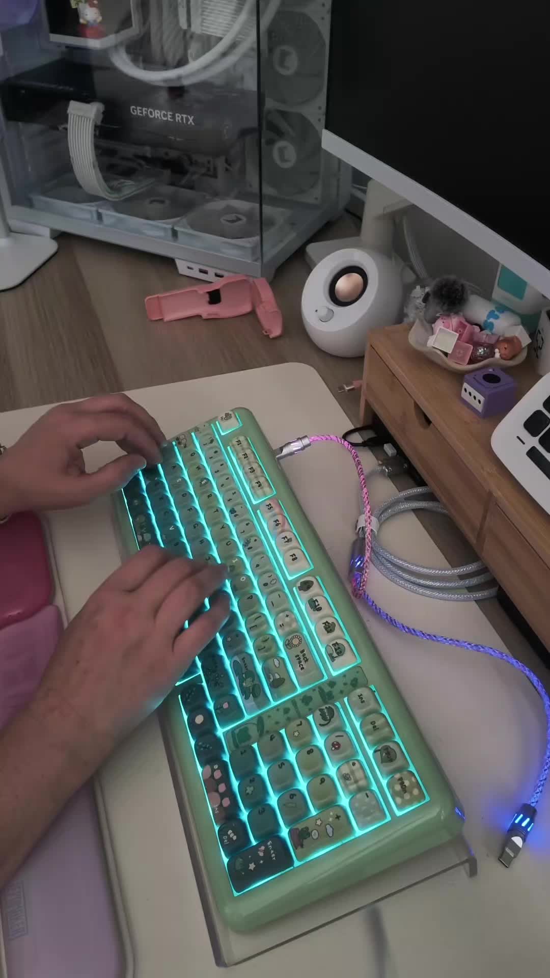 @Katie | WFH | Keebs | Cosy