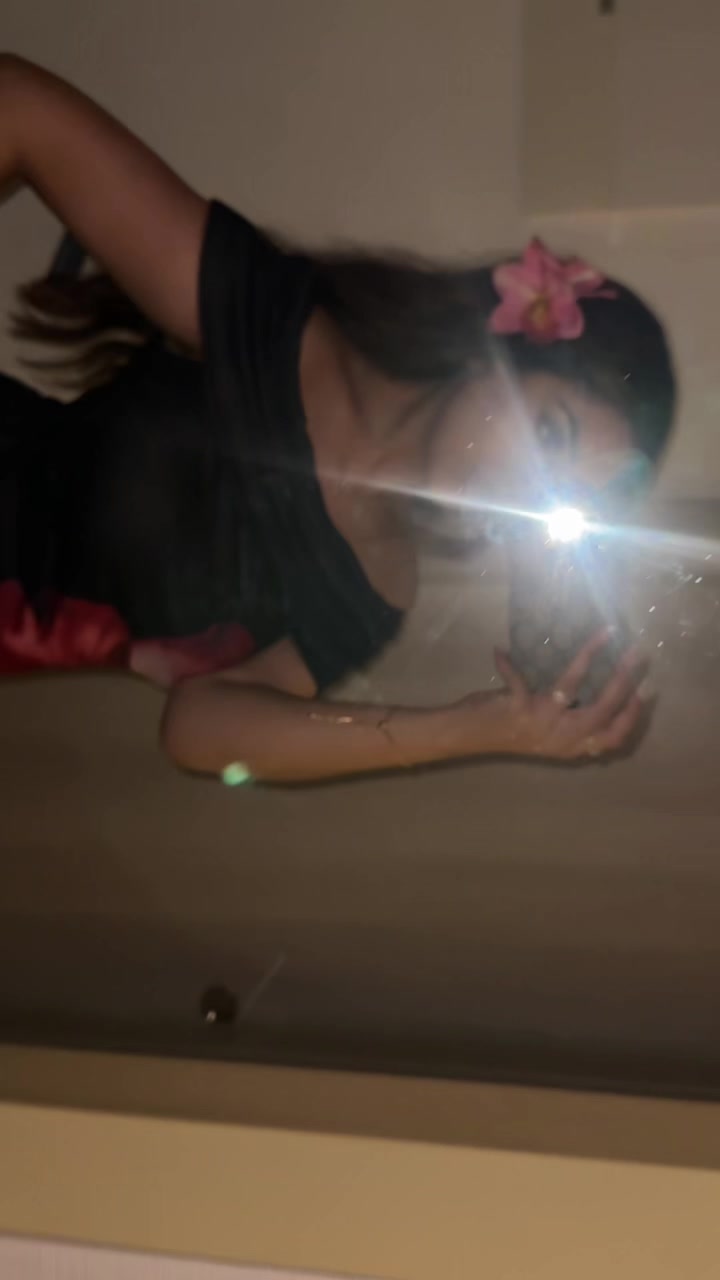 @arooj
