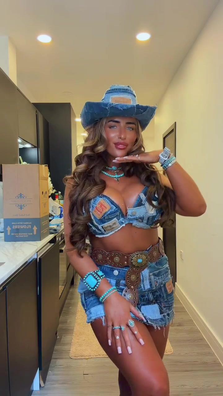 @costumemadecostumes