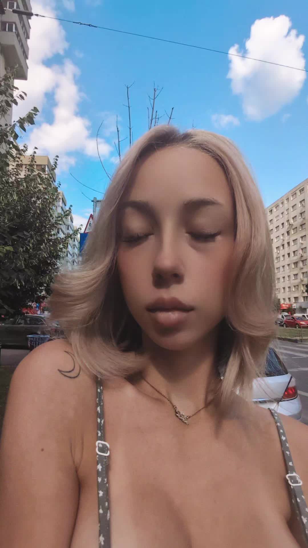 @Sonyaxox