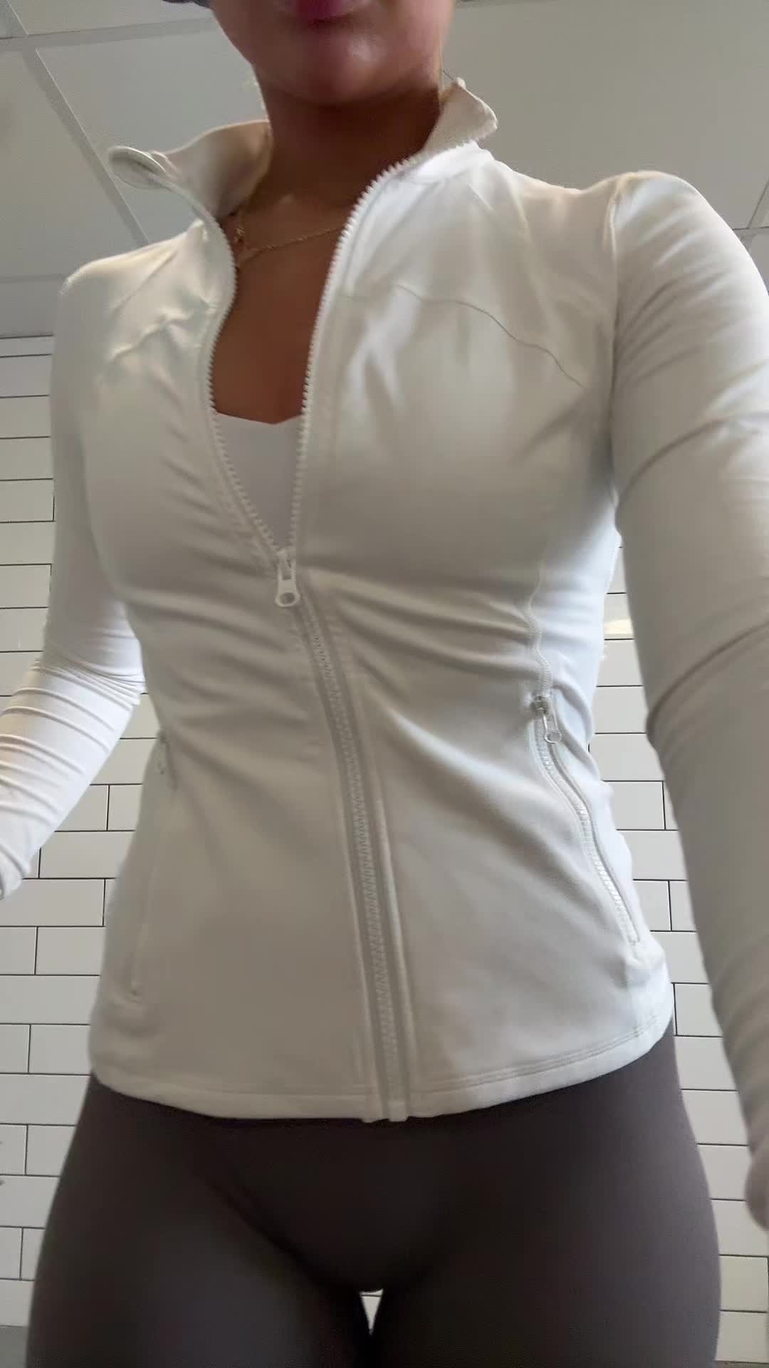 @bella