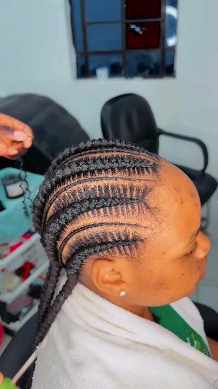 @GEECURLY SALON
