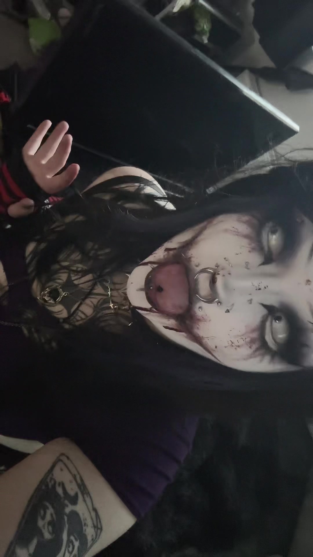 @☠︎︎𝘪𝘴𝘴𝘺☠︎︎