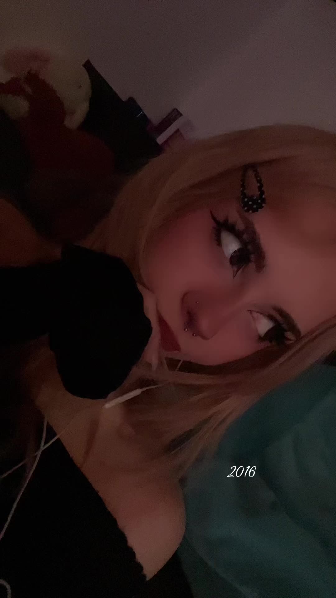 @🐰