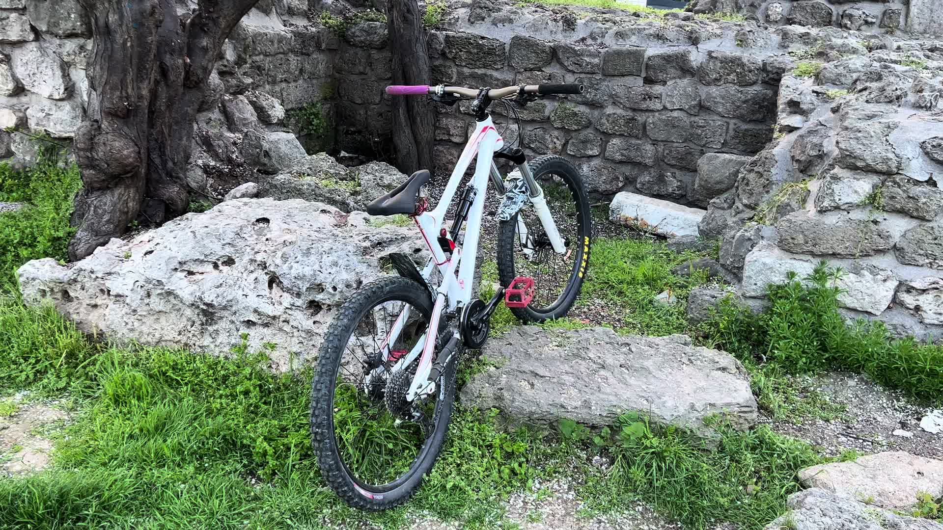 @Spacer Limbuță