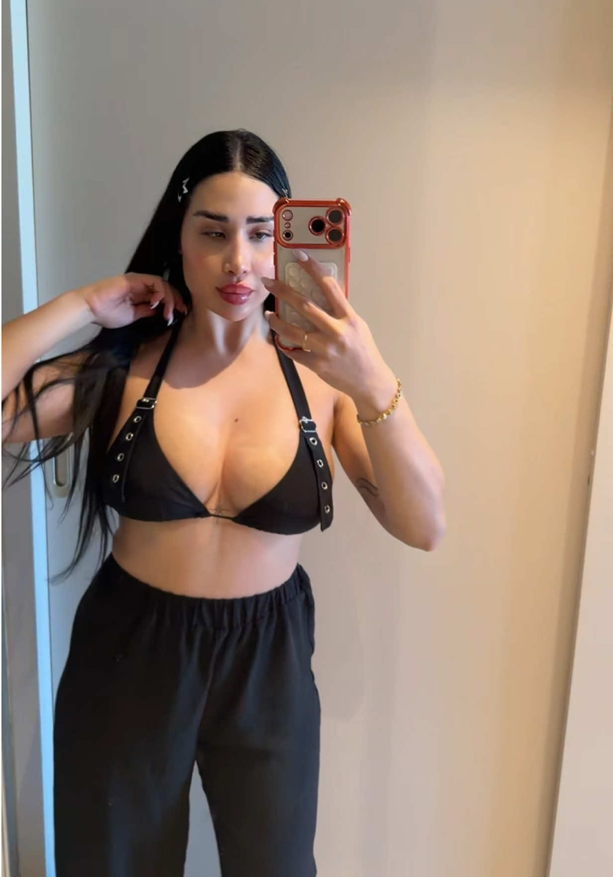 @𝙼 𝙰 𝙽 𝙸 𝚀 𝚄 𝙴 🍒