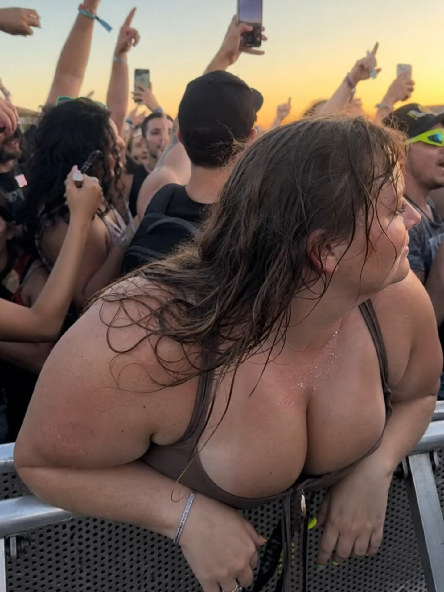@festivalcrowdgirls