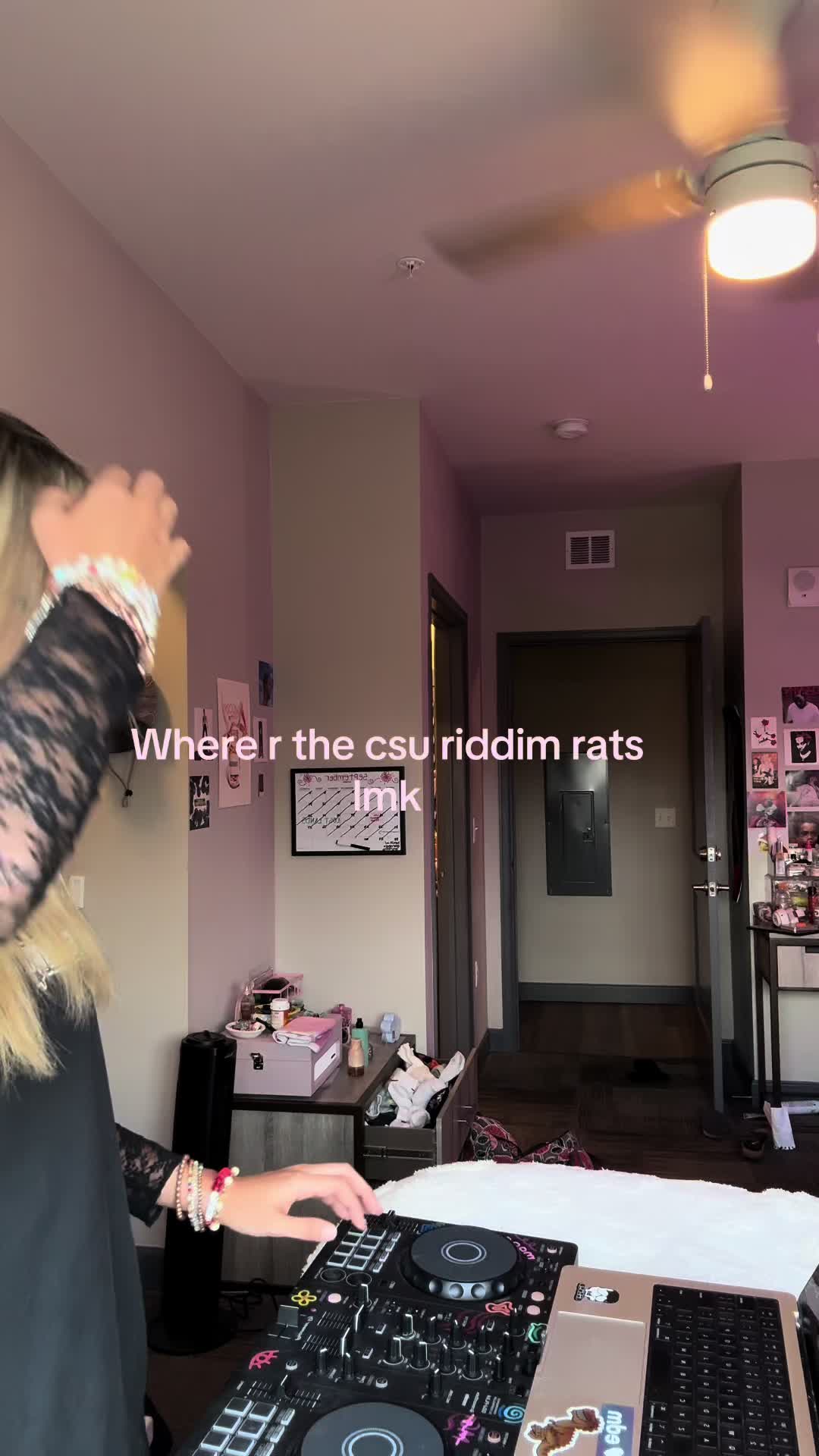 @M👀GY