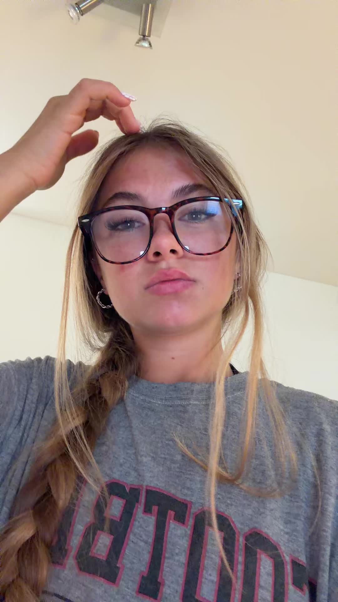 @Elena_<3