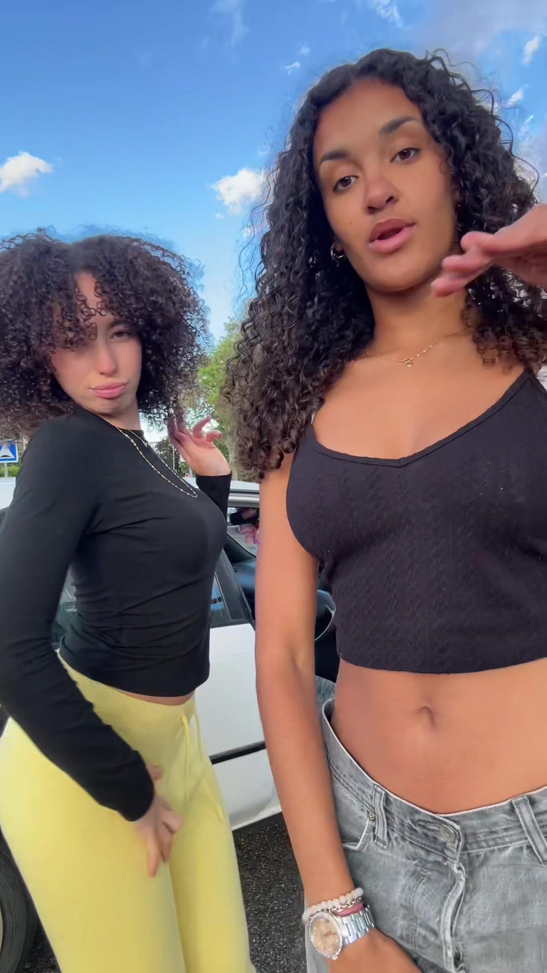 @Mel 🐝