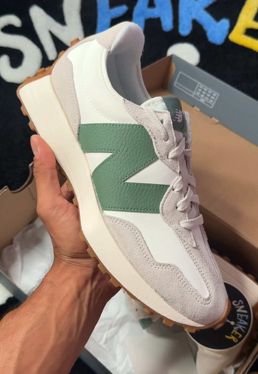 @Sneaker_canary