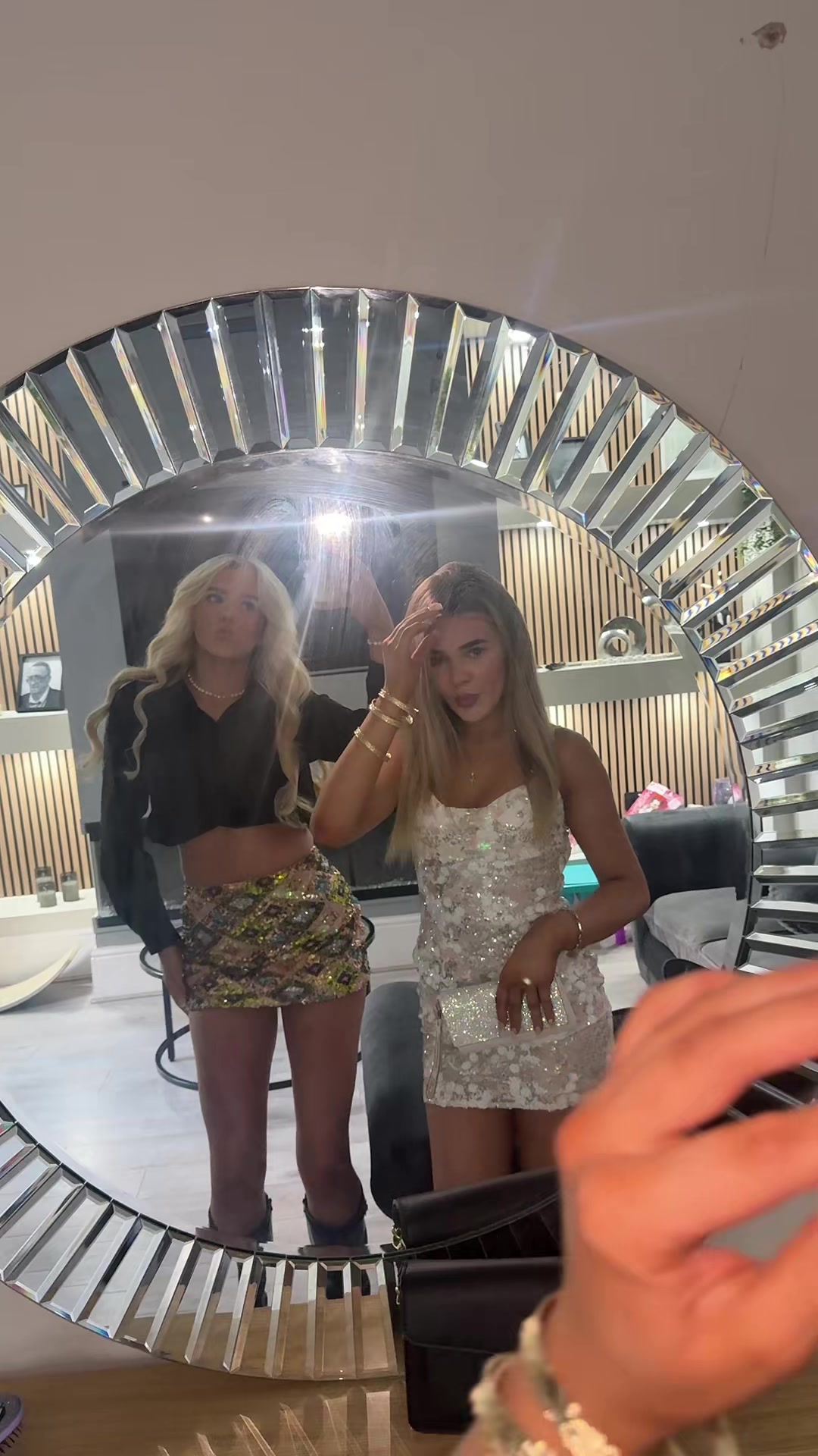 @𝐌 𝐉𝐇𝐚𝐫𝐭𝐥𝐞𝐲