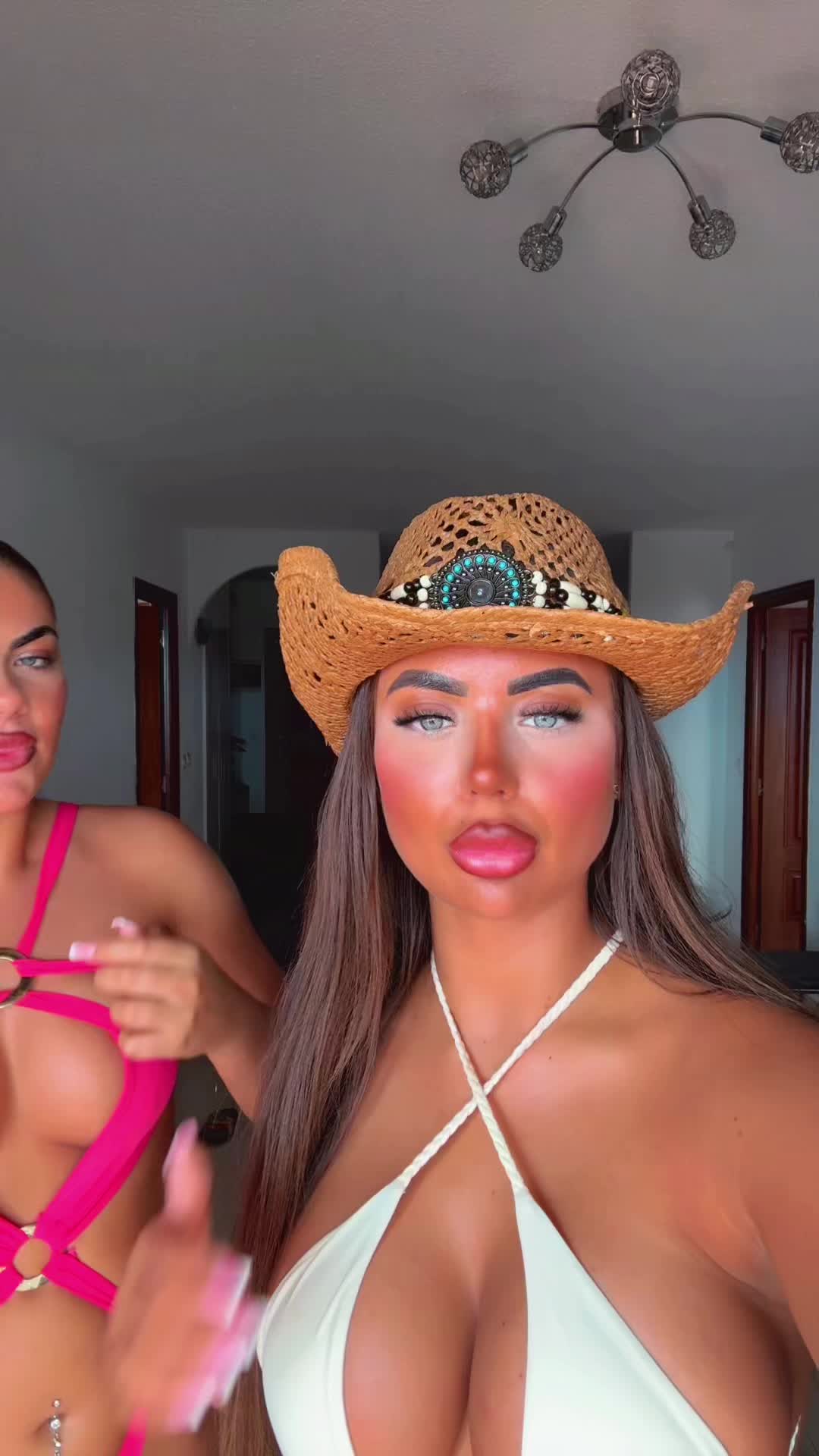 @elliethorpex0