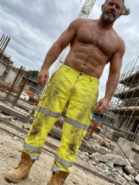 @ManCandyDaily
