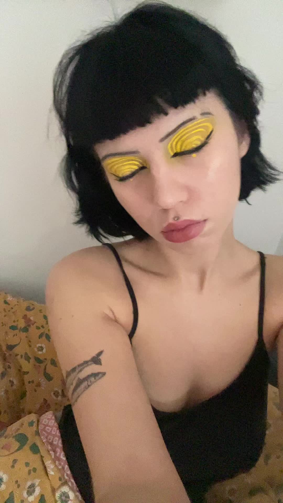 @Julia 🩴🫦