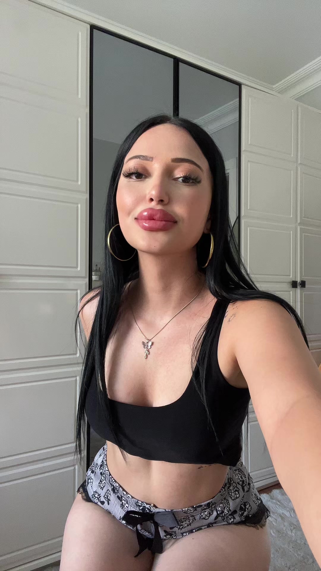 @latina