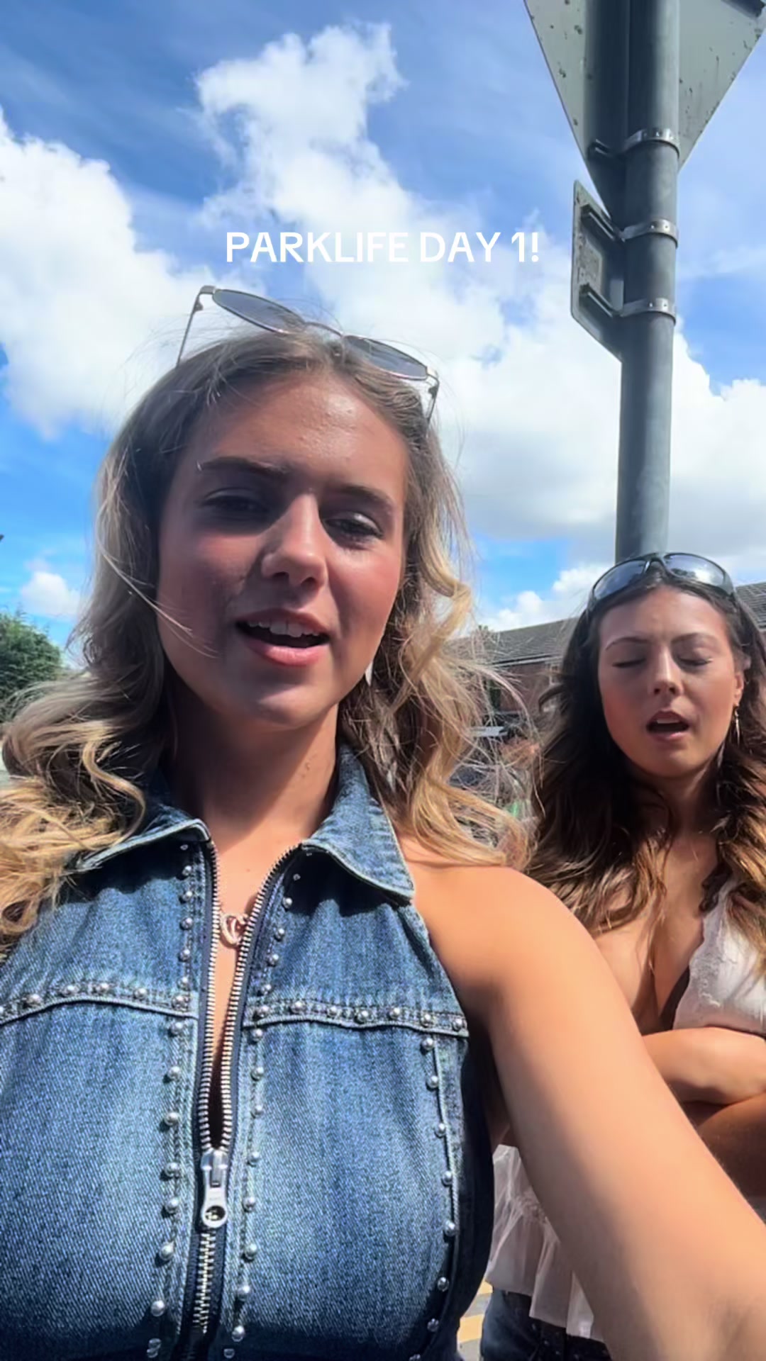 @nia